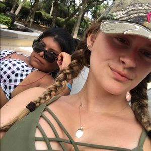 Meet your Posher, Madeline